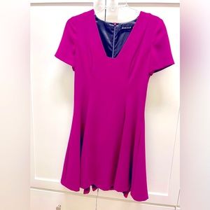 Women’s mini dress, size 6, with side pockets!